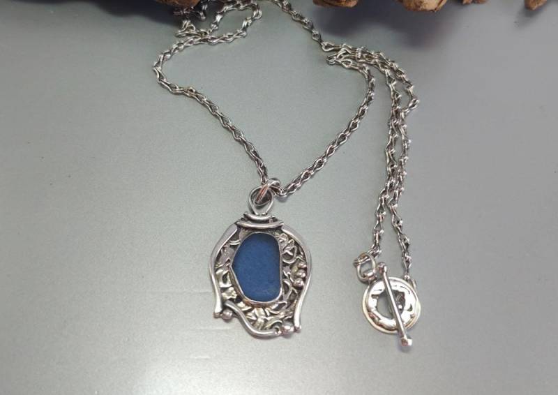 Kobalt Blau Strandglas Anhänger Handgewebte Sterling Silber Kette Kobalt Blau Strandglas Anhänger Handgewebte Sterling Silber Kette von KingLane