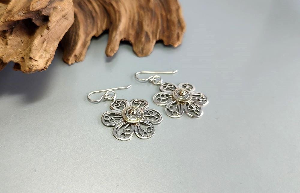 sterling Silber Filigrane Blumen Ohrringe Handwerker Mixed Metal Schmuck von KingLane