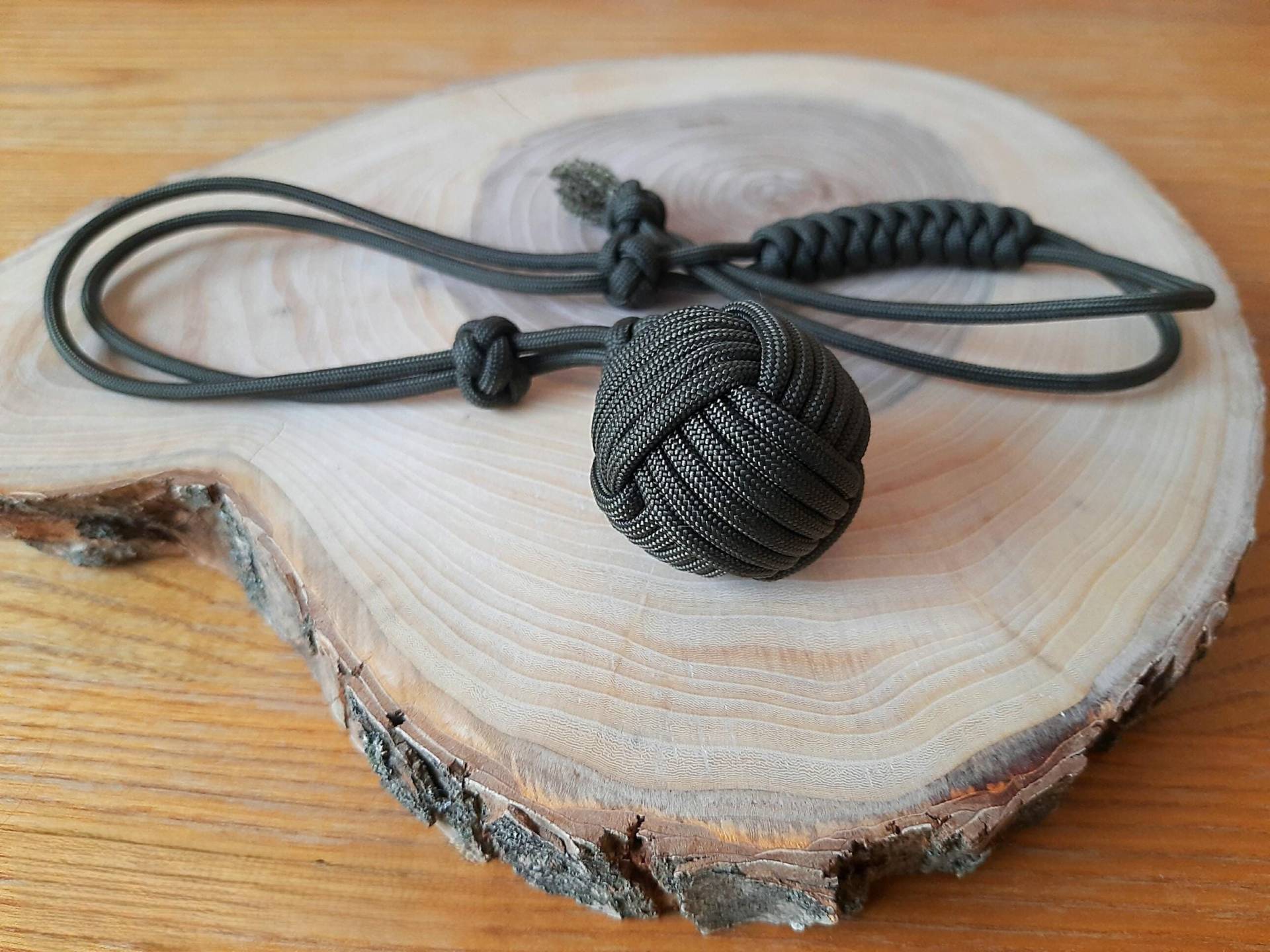 Handgefertigter Paracord-Knoten Mit Schnur, Kugelknoten, Überlebensausrüstung Für Männer, Militärgeschenk, Langlebig, Handgeflochten Handgefertigter Paracord-Knoten Mit Schnur, Kugelknoten, Überlebensausrüstung Für Männer, Militärgeschenk, Langlebig, Handgeflochten von KingParacordShop