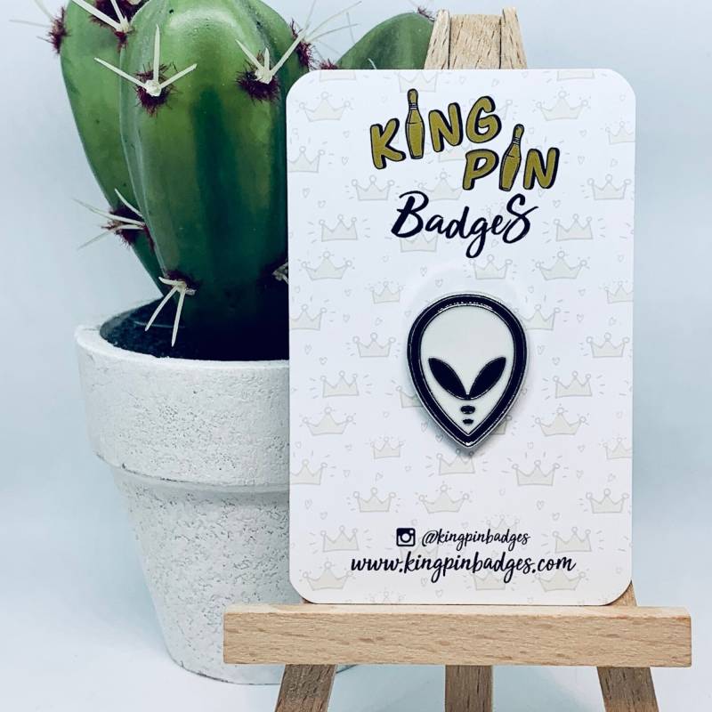 Alien Emaille Pin Abzeichen | Retro Ufo Und Weltall Soft Enamel Letterbox Geschenk Mix & Match 3Für2 von KingPinBadges