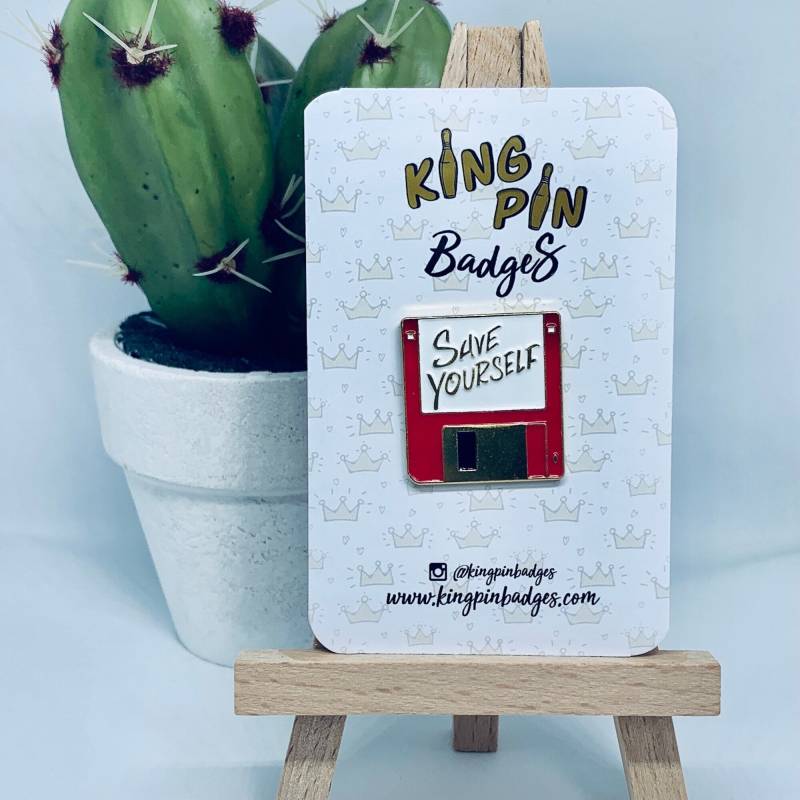 Floppy Disk Emaille Pin Abzeichen | Mode Accessoires Aufnäher Und Anstecker Retro It Geschenk Letterbox Mix & Match 3Für2 von KingPinBadges