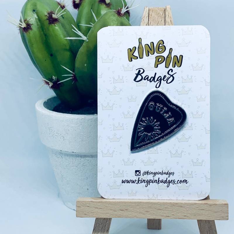 Ouija Board Planchette Emaille Pin Anstecker | Halloween Abzeichen Zauberei Soft Enamel Letterbox Geschenk Mix & Match 3Für2 von KingPinBadges
