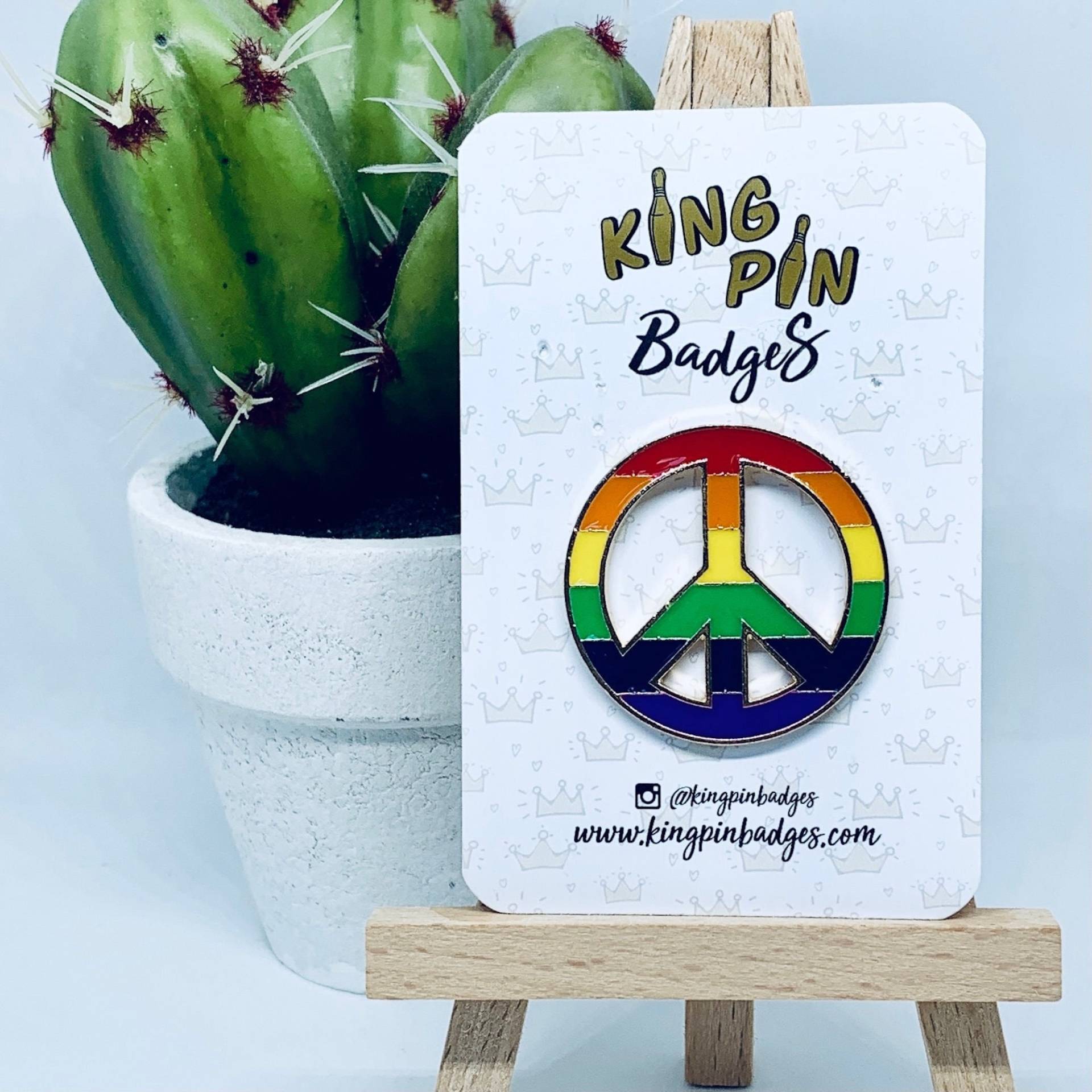 Regenbogen Peace-Zeichen Emaille Pin Anstecker | Frieden Symbol Geschenke Aktivist Soft Enamel Letterbox Geschenk Mix & Match 3Für2 Regenbogen Peace-Zeichen Emaille Pin Anstecker | Frieden Symbol Geschenke Aktivist Soft Enamel Letterbox Geschenk Mix & Match 3Für2 von KingPinBadges