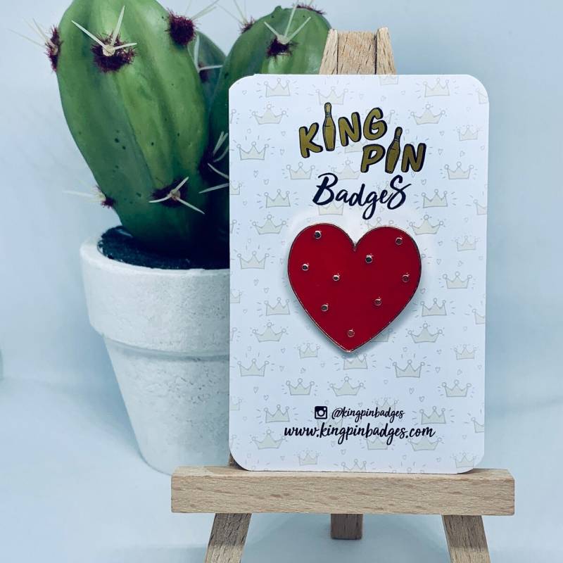 Rotes Fleckiges Herz | Großer Emaille Pin Badge | Liebe Und Romantik Soft Enamel Herzen Letterbox Geschenk Mix & Match 3Für2 von KingPinBadges