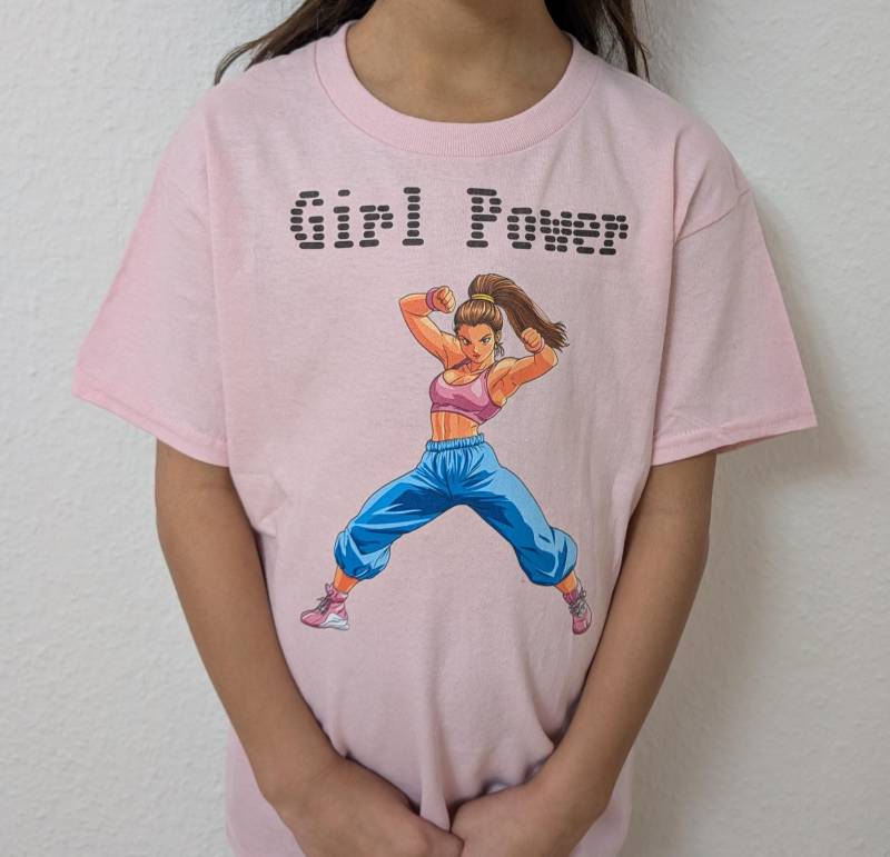 Kinder T-Shirt "Girl Power" - Stärke Trifft Style Kinder T-Shirt "Girl Power" - Stärke Trifft Style von KingforgeDesigns
