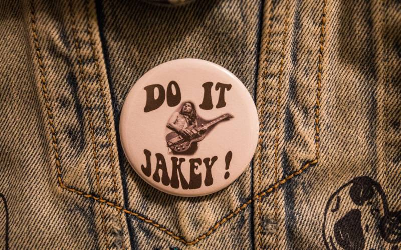 Do It Jakey Tribute Button 5cm in Weiss von KingofRocknRoll