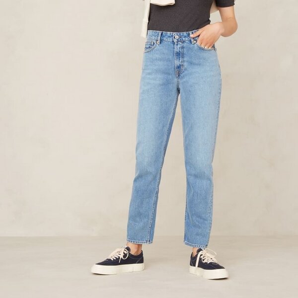 Kings Of Indigo Mom Jeans aus Bio-Baumwolle - Caroline Cropped Sanibel Light Blue von Kings Of Indigo