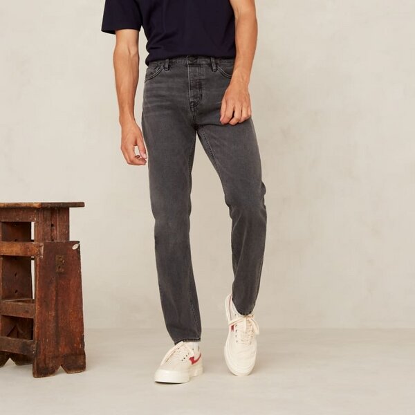 Kings Of Indigo Tappered Jeans - Jerrick Holo Grey Worn von Kings Of Indigo