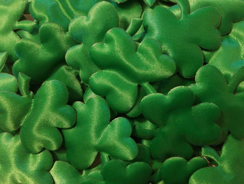 Packung Mit 25 Grünen Klee Shamrock Weiche Formen St. Patricks Day Kunst Puffins Gepolsterte Satin Applikation Nähen Scrap-Buchung Verschönerung Packung Mit 25 Grünen Klee Shamrock Weiche Formen St. Patricks Day Kunst Puffins Gepolsterte Satin Applikation Nähen Scrap-Buchung Verschönerung von KingsKountry