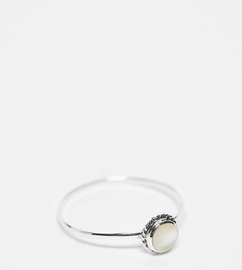 Kingsley Ryan - Ring aus Sterlingsilber mit Kunstperlenverzierung von Kingsley Ryan