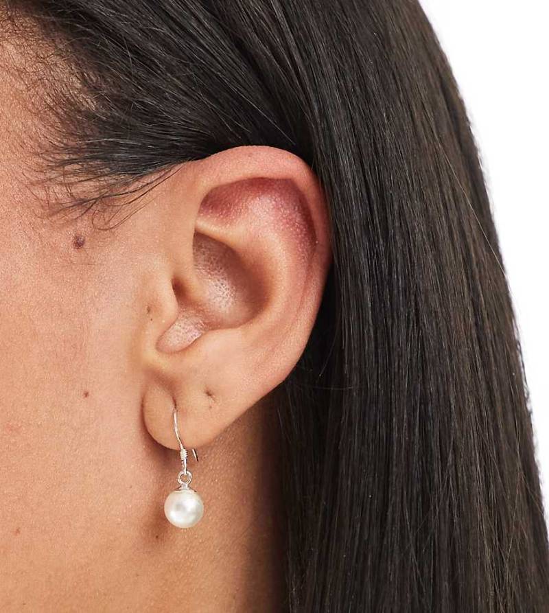 Kingsley Ryan - Schlichte Ohrringe aus Sterlingsilber mit Perlenanhänger von Kingsley Ryan