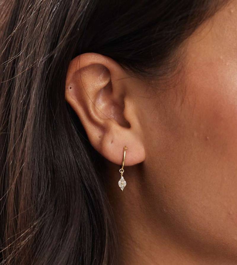 Kingsley Ryan - Vergoldete Creolen mit gefasstem Schmucksteinanhänger, 10 mm-Goldfarben von Kingsley Ryan