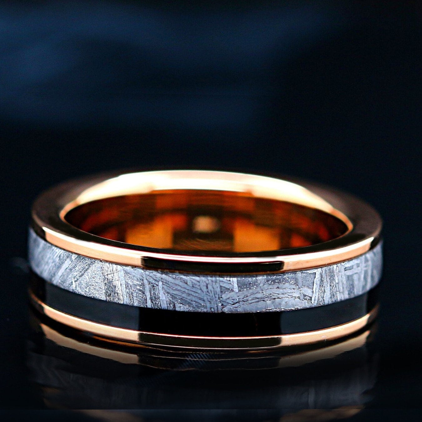 14K Vergoldeter Echter Meteorit Ring, Schwarzer Holzring, Titan Eheringe Freie Gravur von KingswayJewelry