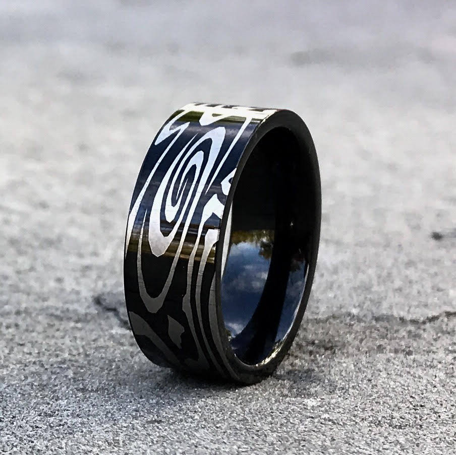 Gravur Damast Stahl Mokume Gane Band Hartmetall Unikat Ehering von KingswayJewelry