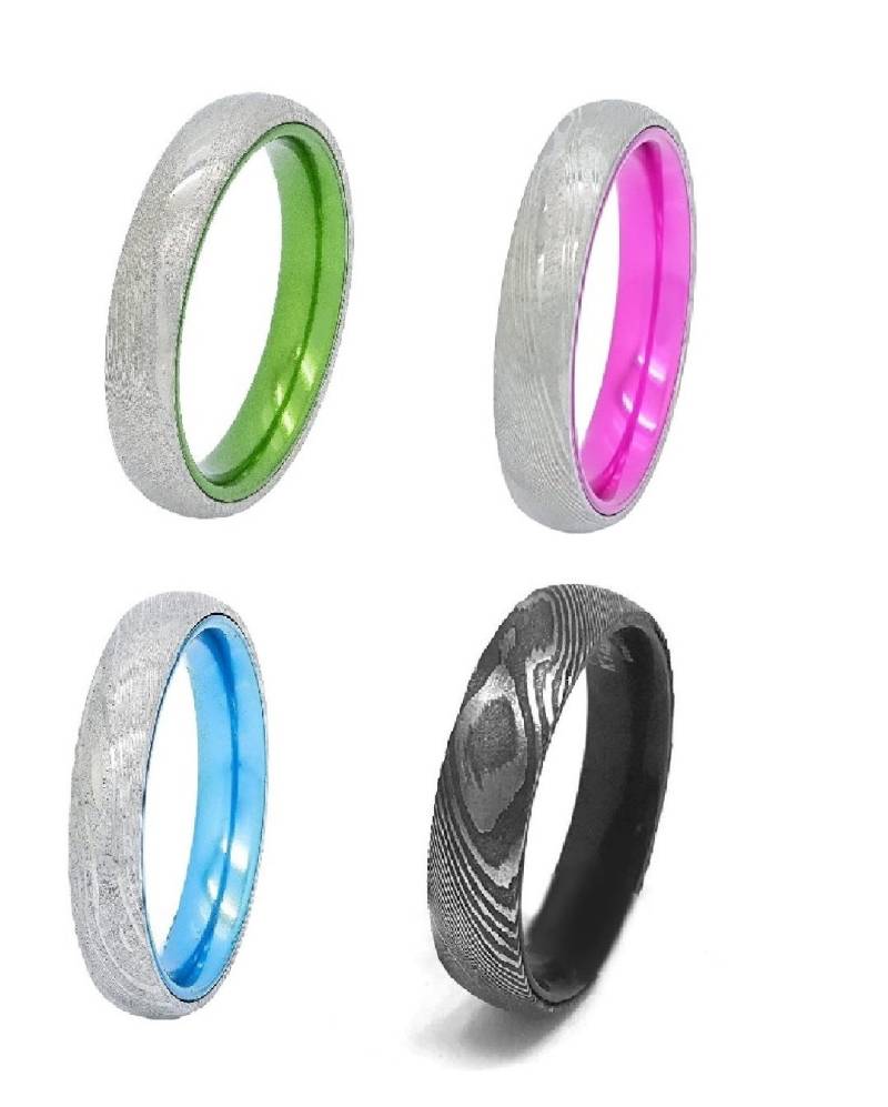 Personalisierter Damaskus Stahl Ehering Mokume Gane Band Blau/Grün/Pink/Schwarz Vergoldet Aluminium Innen 4mm - Gratis Gravur von KingswayJewelry