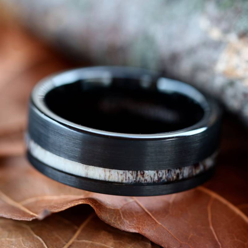 Schwarzer Wolfram Hirsch Geweih Ring - Unisex Ehering Jäger Gratis Gravur von KingswayJewelry