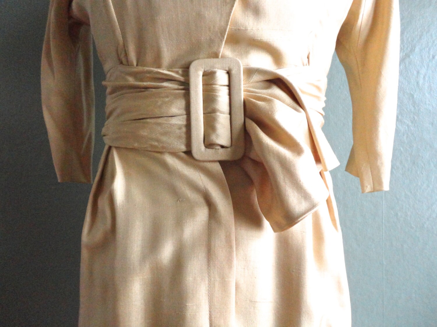 Wunderschönes Seiden Shantung Chartreuse Wiggle Kleid 1950Er Jahre Wunderschönes Seiden Shantung Chartreuse Wiggle Kleid 1950Er Jahre von KinsaleGirl