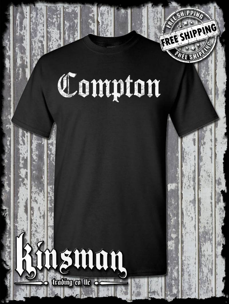 Komplett T-Shirt - Straight Outta West Coast Hip Hop Rap Los Angeles La California Komplett T-Shirt - Straight Outta West Coast Hip Hop Rap Los Angeles La California von KinsmanTradingCo