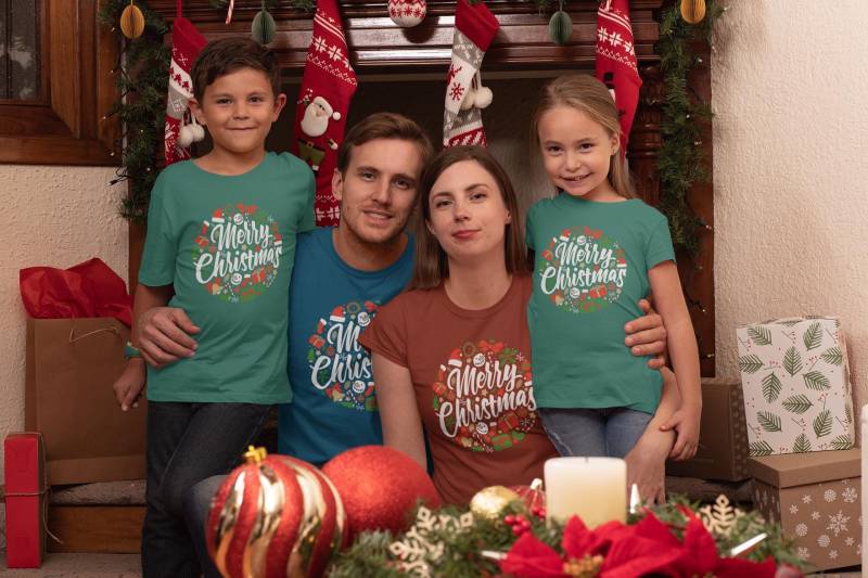 Weihnachtsfrauen-T-Shirt, Frohe Weihnachten Familie Passendes Outfit, Urlaub Shirt, Weihnachtsgeschenk Für Sie, Festliche Kleidung von KinspiredStore