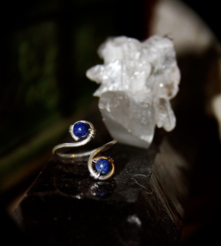 Benutzerdefinierte Ring - Lapislazuli Verstellbare Edelstein-Ring Draht Gewickelt Heilung Geschenk Für Sie Brautjungfern Hippie-Ring Benutzerdefinierte Ring - Lapislazuli Verstellbare Edelstein-Ring Draht Gewickelt Heilung Geschenk Für Sie Brautjungfern Hippie-Ring von KintiCrafted