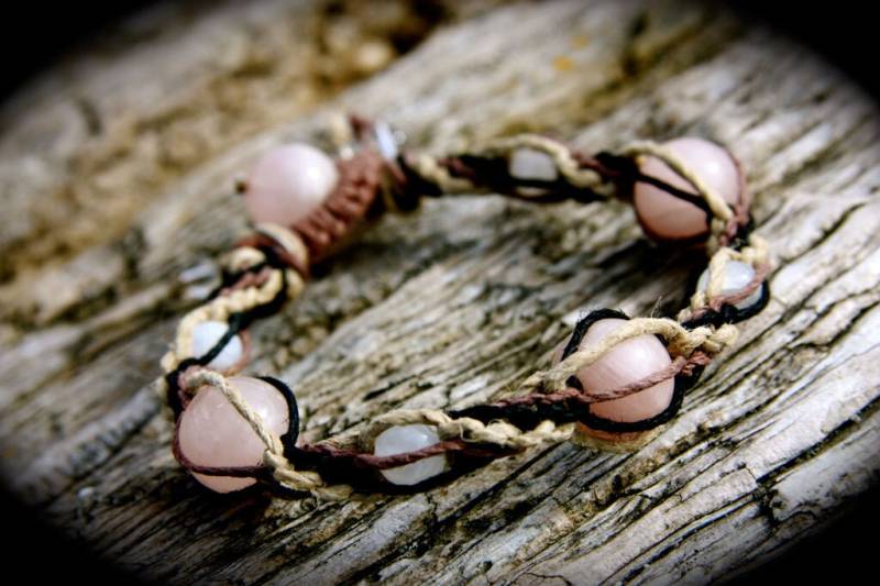 Mondstein Und Rosenquarz Dreifache Spirale Hanf Armband Heilung Mondstein Und Rosenquarz Dreifache Spirale Hanf Armband Heilung von KintiCrafted