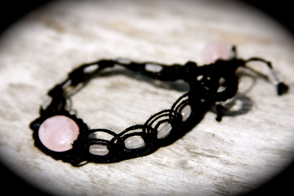 Rosenquarz Armband - Rose Geschenk Für Frau Makramee Schwarze Schwester Winter Edelstein-Armband Sie Rosenquarz Armband - Rose Geschenk Für Frau Makramee Schwarze Schwester Winter Edelstein-Armband Sie von KintiCrafted