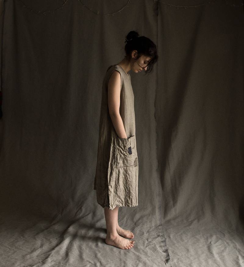 Damenkleid Artist , Gepatchtes Und Genähtes Naturgraues Schweres Leinen von Kinzzza
