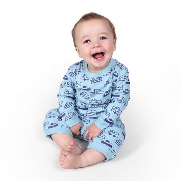 Kipepeo-Clothing Baby Schlafanzug Langarmshirt mit Hose aus Bio-Baumwolle „Cars“ hellblau- AUSLAUFMODEL! von Kipepeo-Clothing