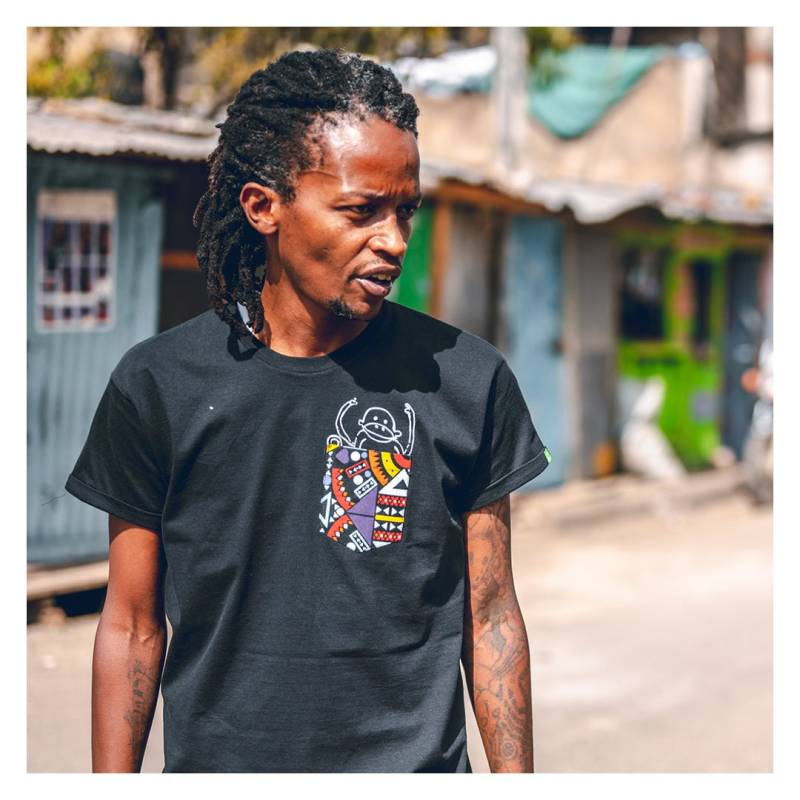 Nyani Männer T-Shirt Schwarz Aus Biobaumwolle Made in Africa von KipepeoClothingShop