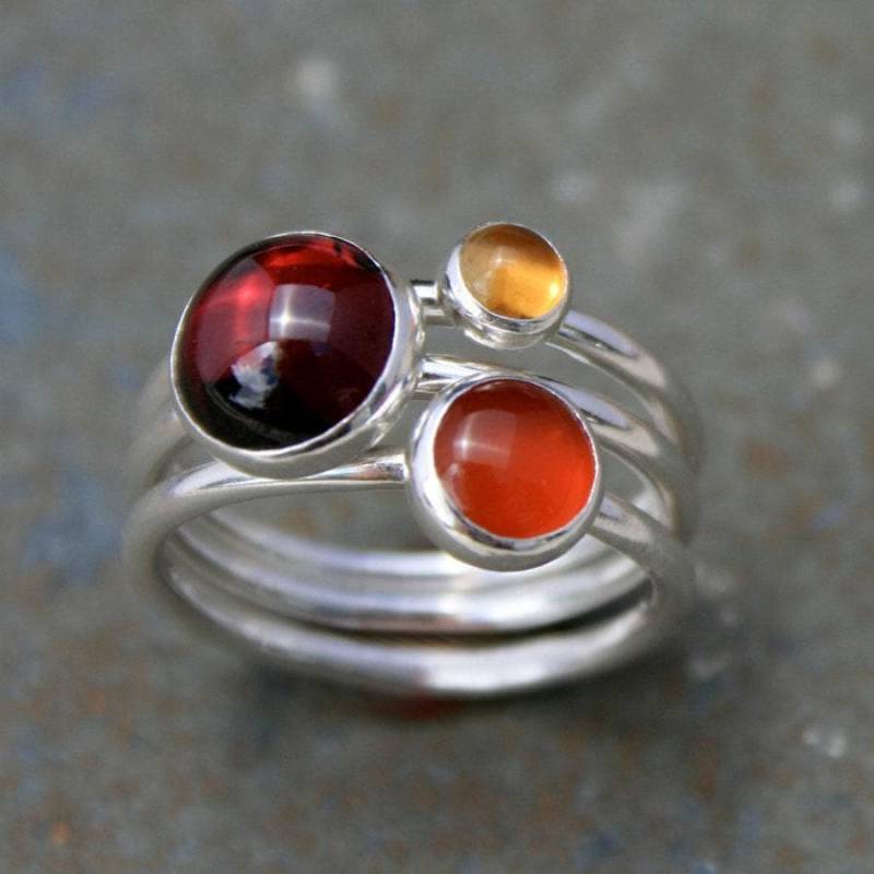 Maui Sunset Stacking Rings, Set Von Drei Sterling Silber Edelstein Ringen, Granat Citrin Karneol Cabochons von KiraFerrer