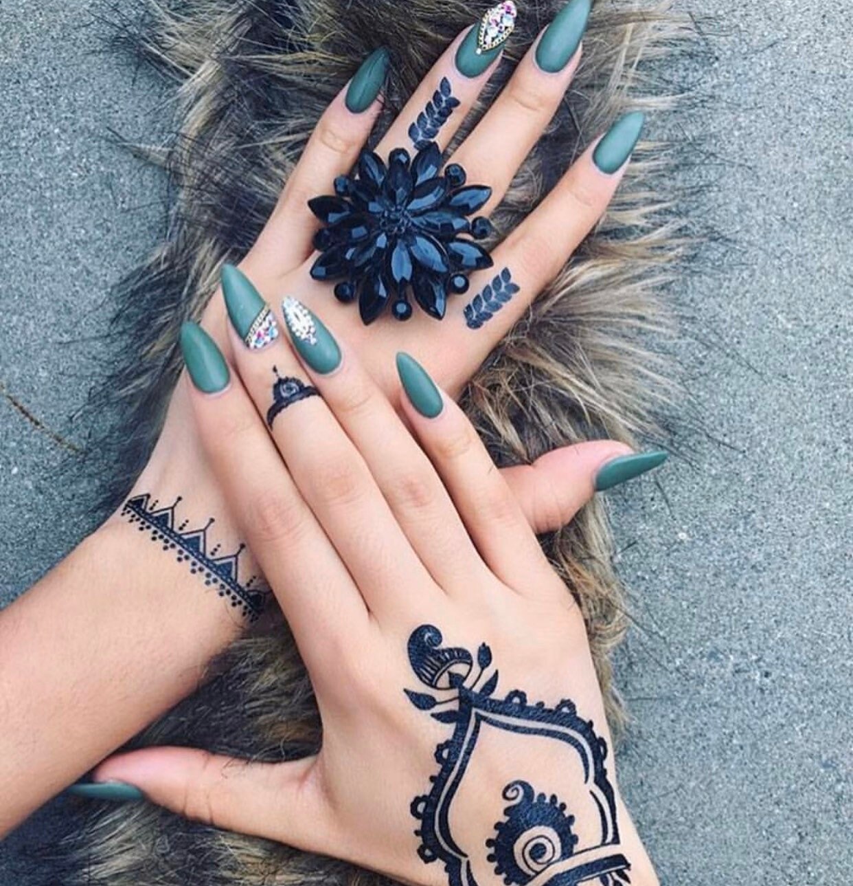 2 Blatt - Schwarze Henna Tattoos, Temporäre Metallic Schmuck Goldfolie Tattoos von KiraKiraThings