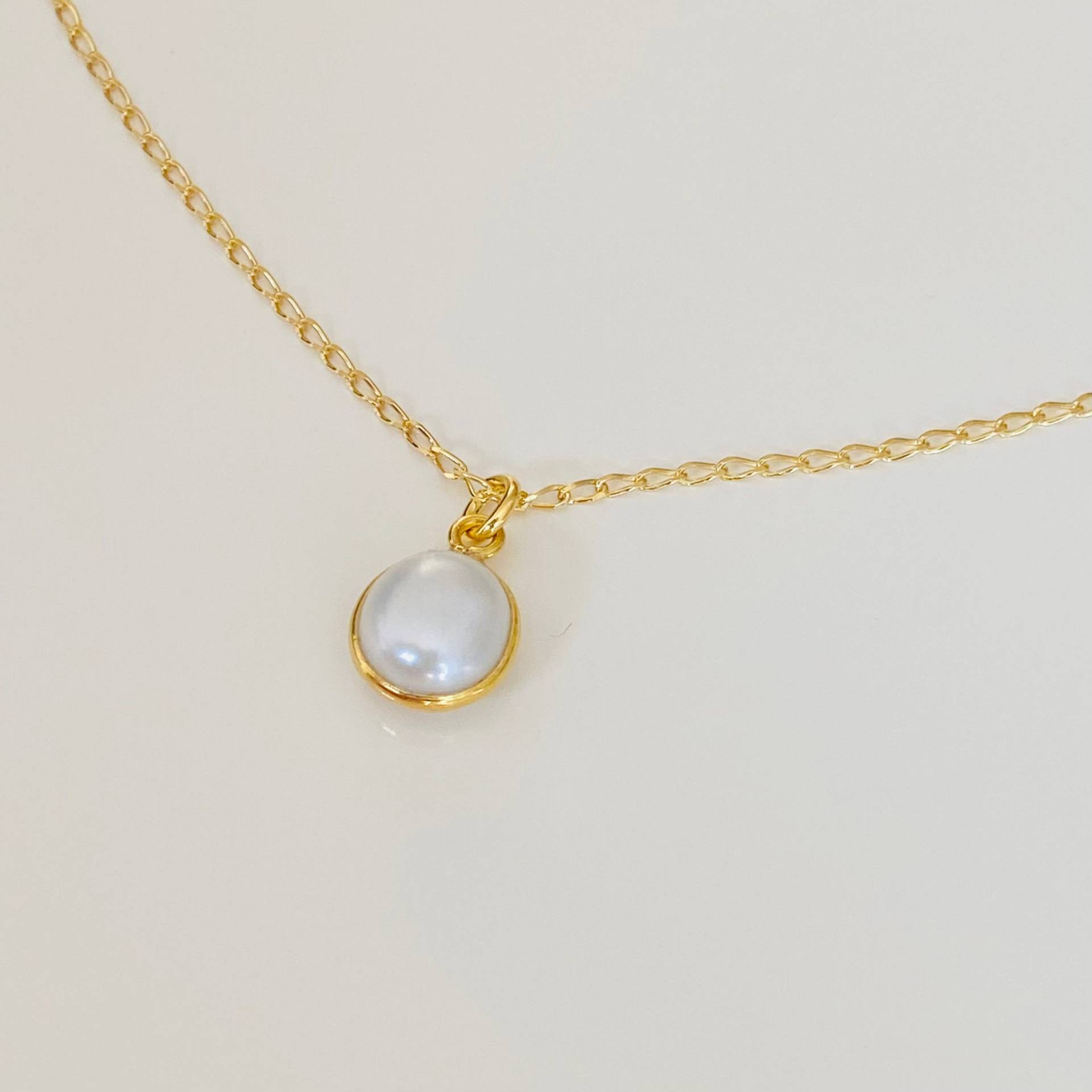 Perlen Anhänger Mit Feiner Gliederkette 925 Sterling Silber Vergoldet Perlen Anhänger Mit Feiner Gliederkette 925 Sterling Silber Vergoldet von KiraMiraJewelry