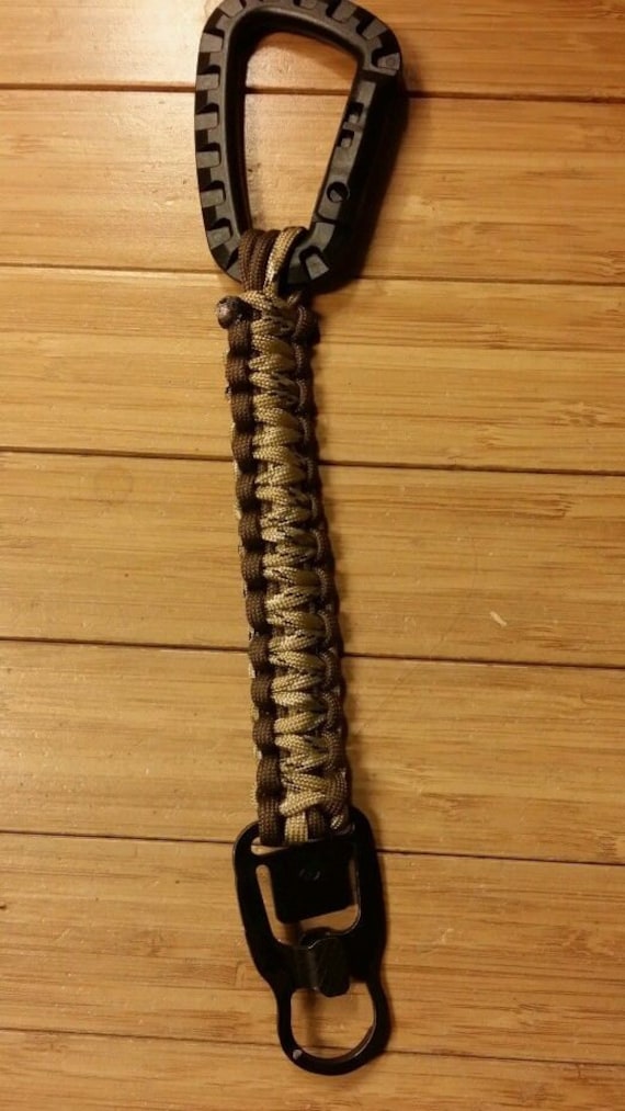Schlüsselanhänger Aus Paracord Mit Mash Hook Und Karabiner Schlüsselanhänger Aus Paracord Mit Mash Hook Und Karabiner von Kirksgearmart