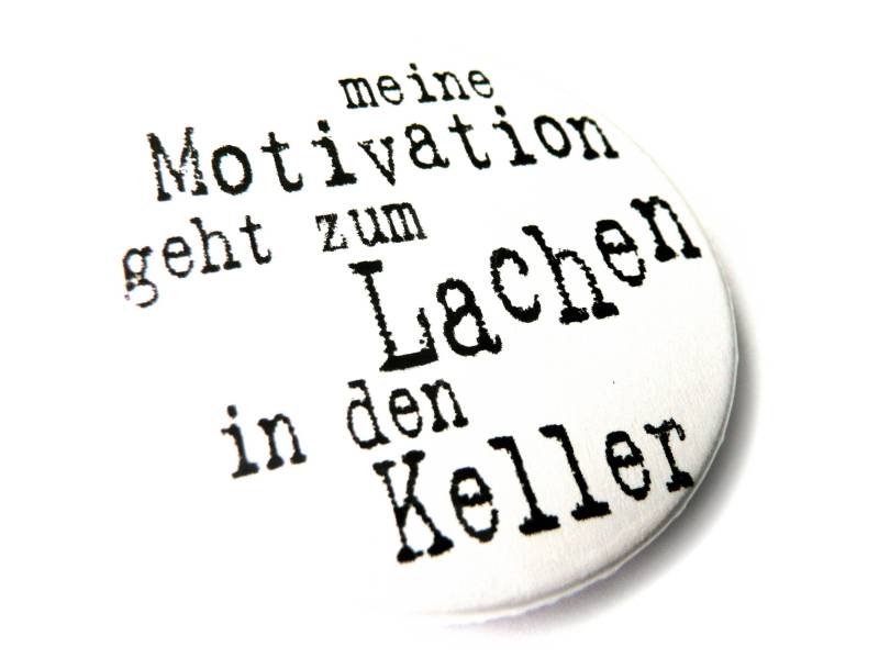 Meine Motivation Geht Zum Lachen in Den Keller. Button, Magnet, Taschenspiegel Oder Flaschenöffner von KirschbluetenTsunami