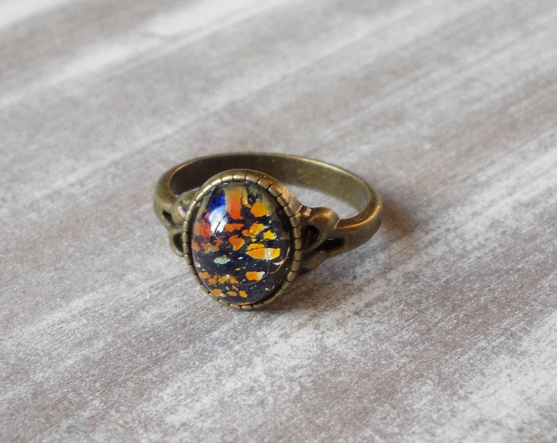 Farbauswahl Ring Bronze " Mirror Dots - Mit Ovalen 10x8 Cabochons Schwarz Orange Gelb Rosa Rot Blau Kupfer Lila Grün Farbauswahl Ring Bronze " Mirror Dots - Mit Ovalen 10x8 Cabochons Schwarz Orange Gelb Rosa Rot Blau Kupfer Lila Grün von KirschrotTreasury