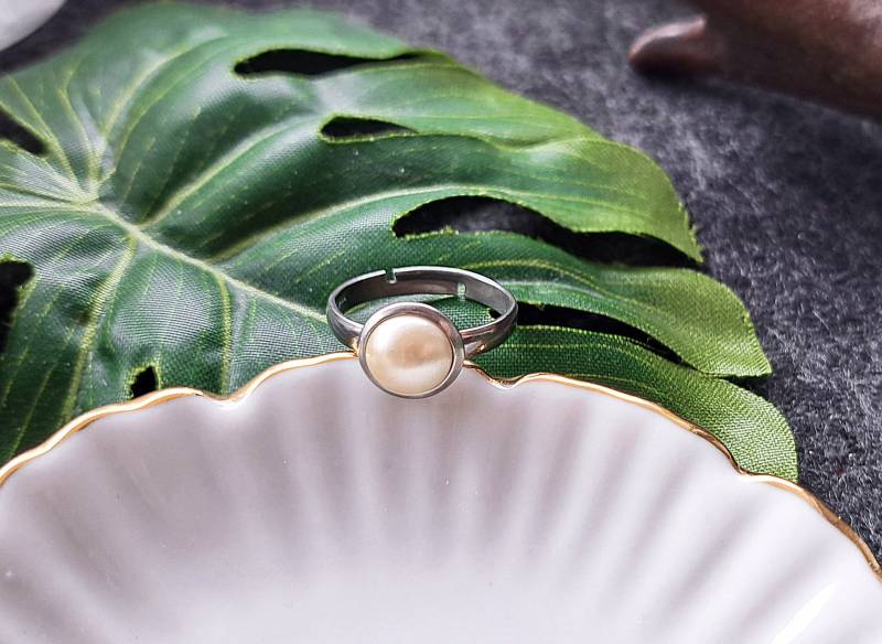 Farbwahl Ring "Mirror Dots" in Silber Edelstahl - Mit 8mm Cabochon Glasstein Weiß Rot Flieder Blau Rosa Gelb Orange Creme Bronze Farbwahl Ring "Mirror Dots" in Silber Edelstahl - Mit 8mm Cabochon Glasstein Weiß Rot Flieder Blau Rosa Gelb Orange Creme Bronze von KirschrotTreasury