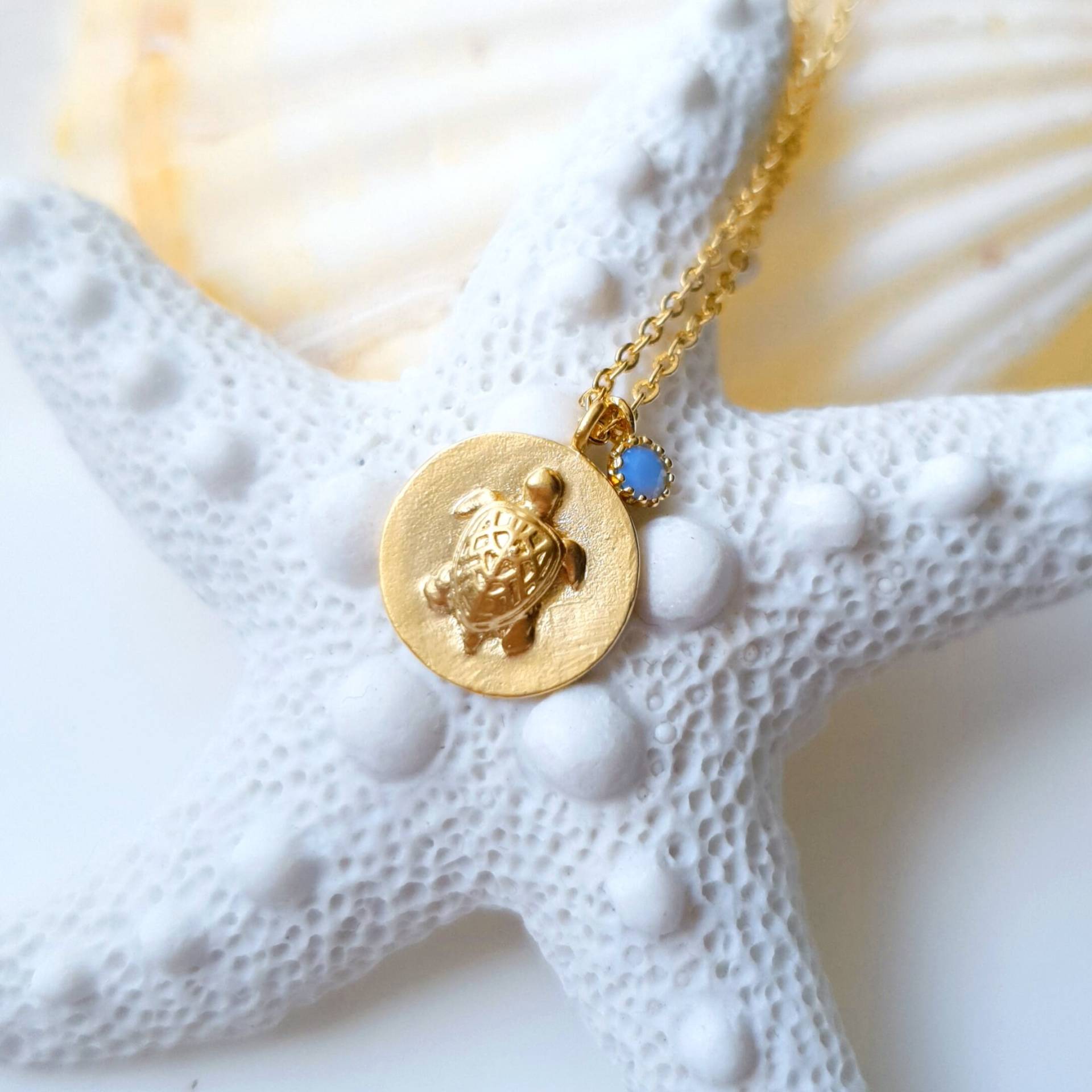 Halskette Vergoldet "Schildkrötenlagune" Hellblau Türkis Matt von KirschrotTreasury