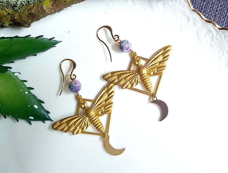 Ready To Ship - Ohrhänger Gold "Moths Of New Moon" Lila Violett Flieder Ready To Ship - Ohrhänger Gold "Moths Of New Moon" Lila Violett Flieder von KirschrotTreasury