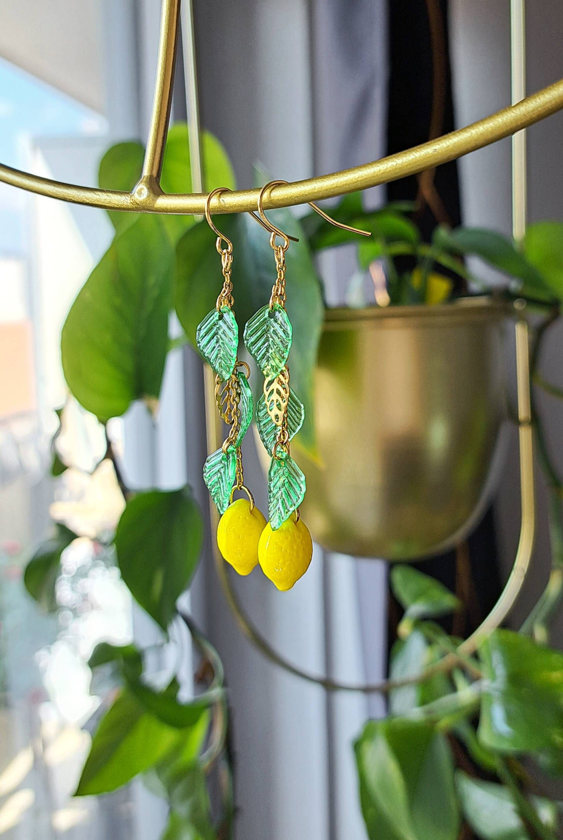 Ready To Ship - Ohrhänger Vergoldet " Lemon Tree Grün Gelb Zitronengelb Gold Silber Sommerliche Ohrringe Mit Zitronen Und Blättern Ready To Ship - Ohrhänger Vergoldet " Lemon Tree Grün Gelb Zitronengelb Gold Silber Sommerliche Ohrringe Mit Zitronen Und Blättern von KirschrotTreasury