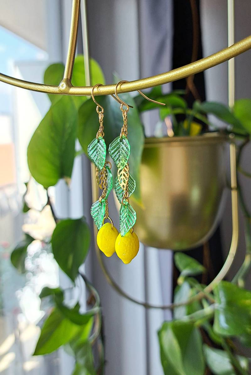 Ready To Ship - Ohrhänger Vergoldet " Lemon Tree Grün Gelb Zitronengelb Gold Silber Sommerliche Ohrringe Mit Zitronen Und Blättern von KirschrotTreasury