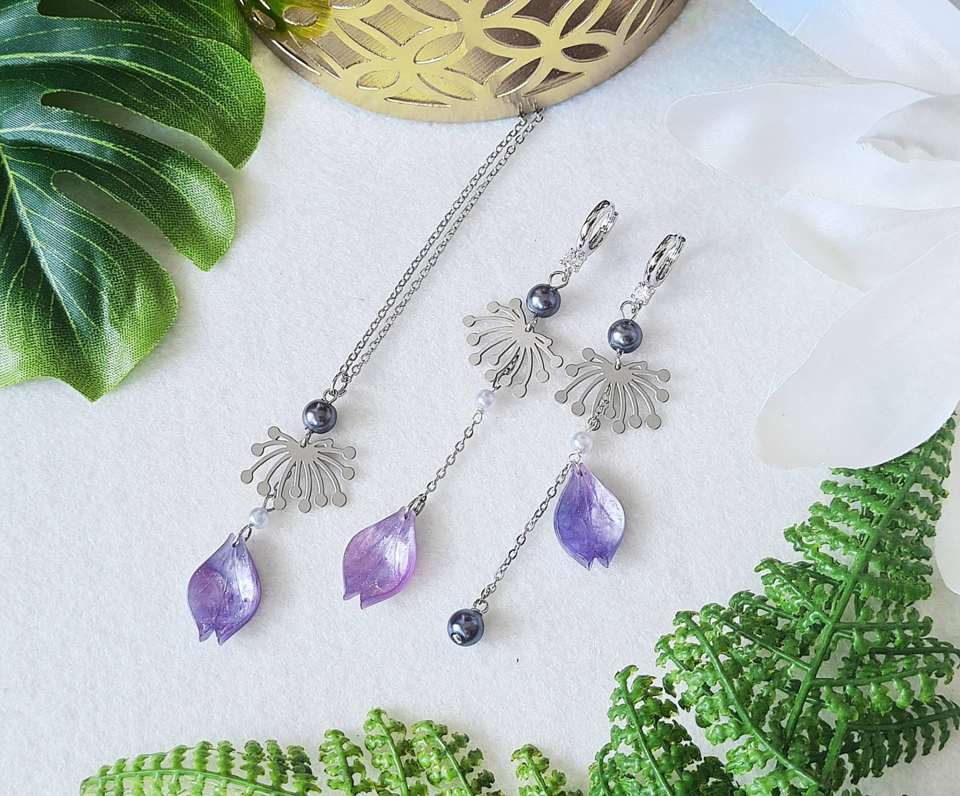 Ready To Ship - Schmuckset Ohrringe Halskette Silber "Falling Petals" Veilchenblau Lila Violett Anthrazit Flieder Ready To Ship - Schmuckset Ohrringe Halskette Silber "Falling Petals" Veilchenblau Lila Violett Anthrazit Flieder von KirschrotTreasury