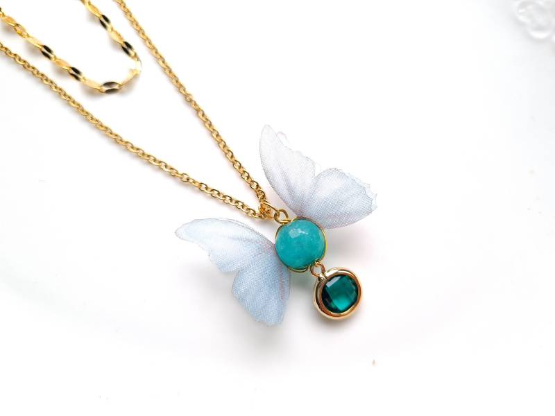 Zweireihige Halskette Vergoldet "Wings Of A Butterfly" Grün Seegrün Hellblau Türkis Zweireihige Halskette Vergoldet "Wings Of A Butterfly" Grün Seegrün Hellblau Türkis von KirschrotTreasury