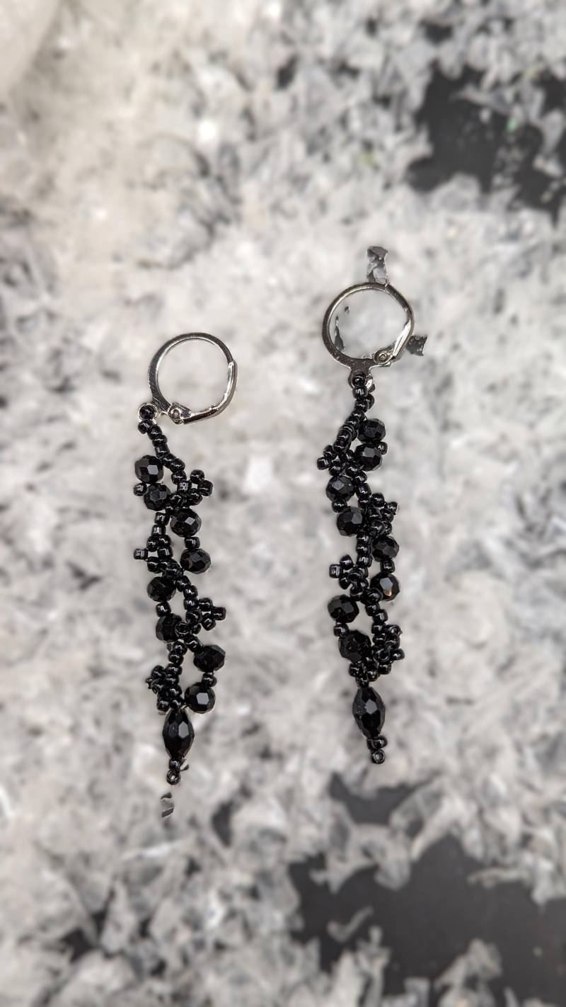 Ohrringe Hängend, Hängeohrringe Aus Schwarzen Glasperlen, Handgemachte Gothic-Ohrringe, Edelstahl Brisuren, Florale Boho Ohrringe Hängend, Hängeohrringe Aus Schwarzen Glasperlen, Handgemachte Gothic-Ohrringe, Edelstahl Brisuren, Florale Boho von KirstensSchmuckWerk