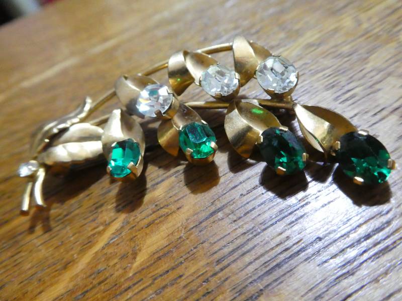 Atemberaubende Vintage 50Er Jahre Grün Und Klar Stein Blume Zweig Brosche, Atemberaubend von KirstysCurios