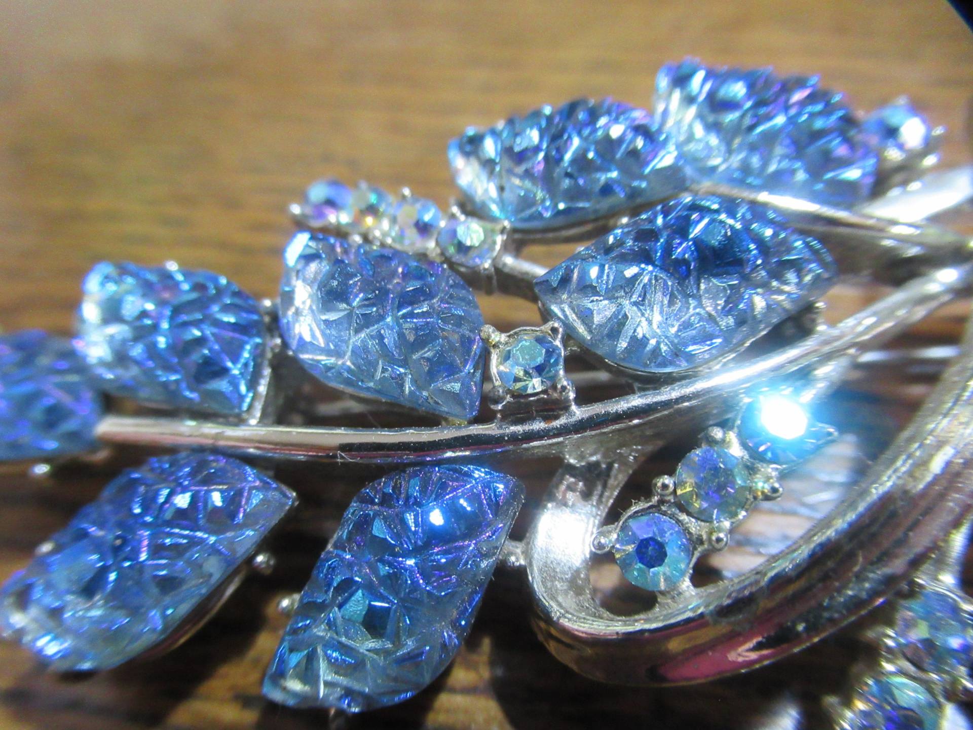 Wunderschöne Vintage 50Er Jahre Gletschereis Blau Blatt Brosche, Atemberaubend von KirstysCurios