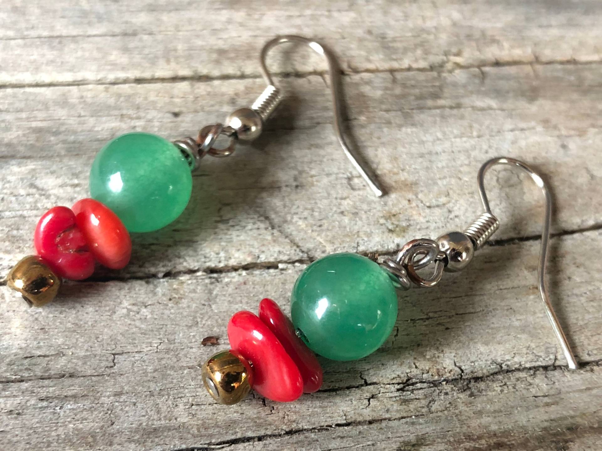 Grüner Achat Rote Koralle Baumeln Ohrringe Boho-stil Schmuck Bronze Akzente Grün Glas Bead Geschenk Für Ihren Ruhestand Graduierung Grüner Achat Rote Koralle Baumeln Ohrringe Boho-stil Schmuck Bronze Akzente Grün Glas Bead Geschenk Für Ihren Ruhestand Graduierung von KirtleyHandmade