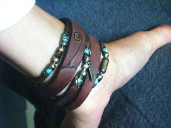 Damen Leder Armband | Der Wanderer Herren Lederarmband, Wickelarmband Mit Türkissteinen Und Tigerauge Steinen in Sterling Silber von Kiss2Keep