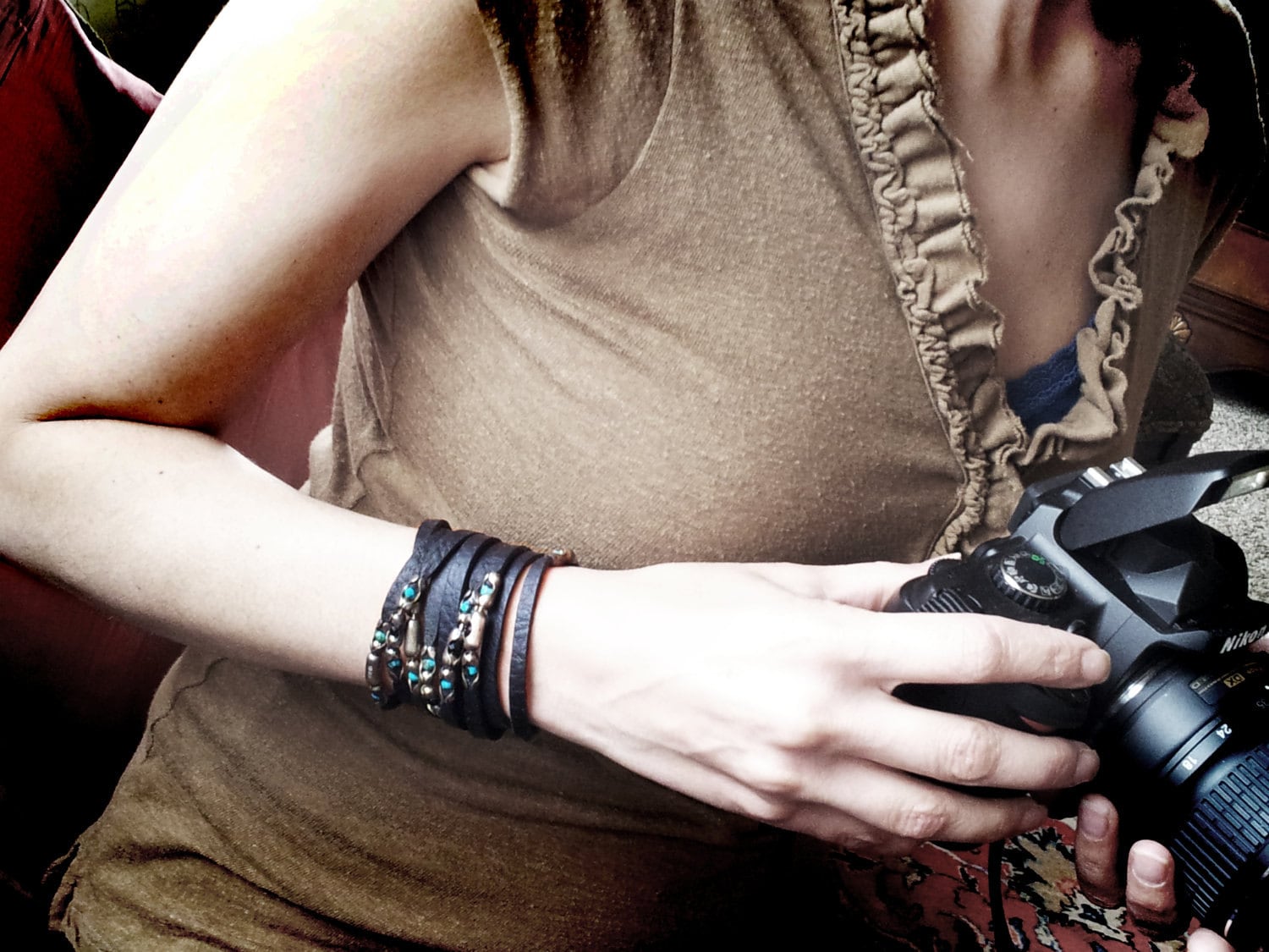 Lederarmband Schwarz Mit Türkis Und Spinell | Sternenklare Nacht Unisex Leder Manschette Wickeln Sterling Silber Einstellung, 5 Ft Lang von Kiss2Keep