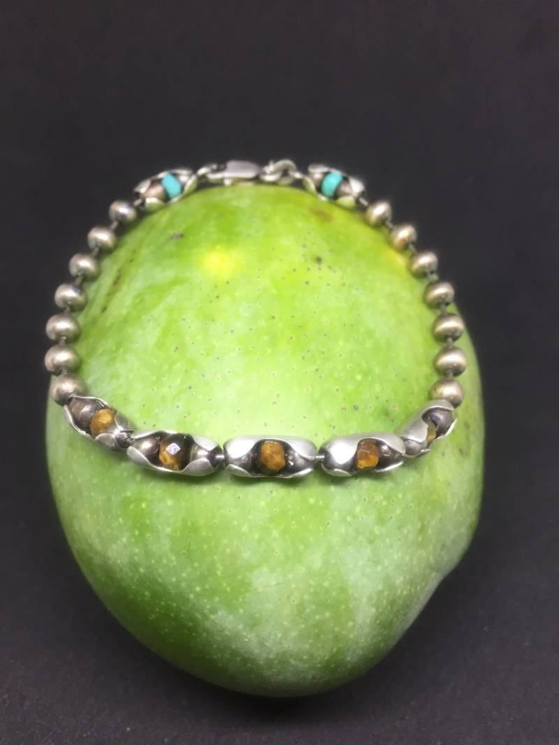 Türkis, Tigerauge, Sterling Armband | Das Kratos| Gefasst in Oxidierte 925Er Silber Fassungen Mit Fenstern Durch Die Steine Durchscheinen von Kiss2Keep