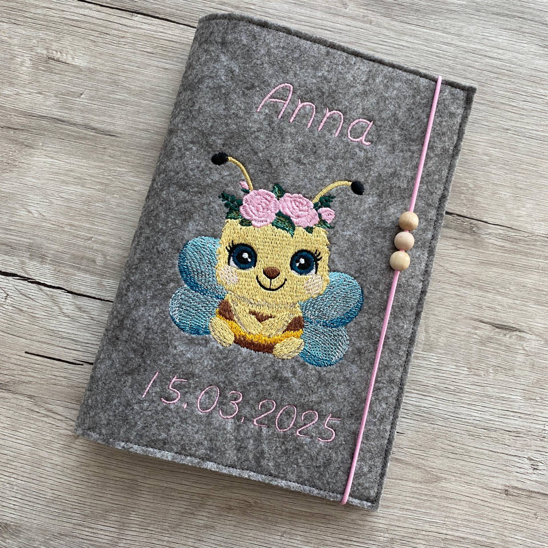 U-Heft Hülle Filz | U Heft Personalisiert Babygeschenke Mit Namen Personalisierte Geschenke Zur Geburt U-Heft Hülle Filz | U Heft Personalisiert Babygeschenke Mit Namen Personalisierte Geschenke Zur Geburt von Kissenzauberei